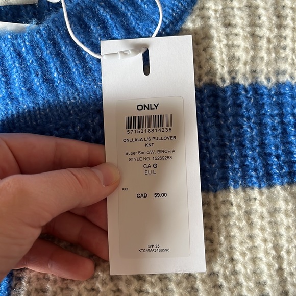 ONLY brand new sweater - Picture 4 of 9